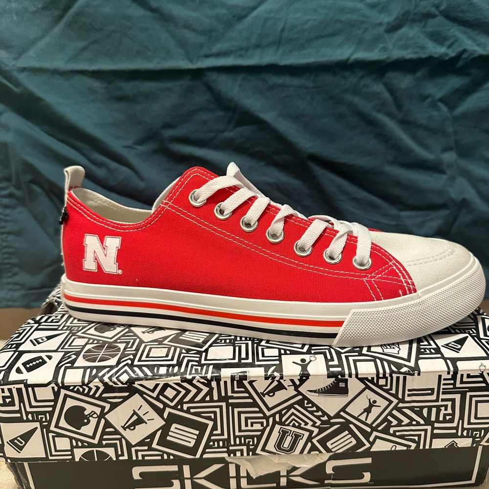 Super cute Nebraska converse style sneaker